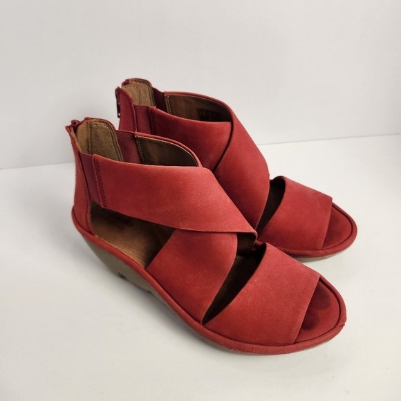 Clarks Women's Red Wedge Comfy Dressy Sandals Size 6.5M - Picture 3 of 6